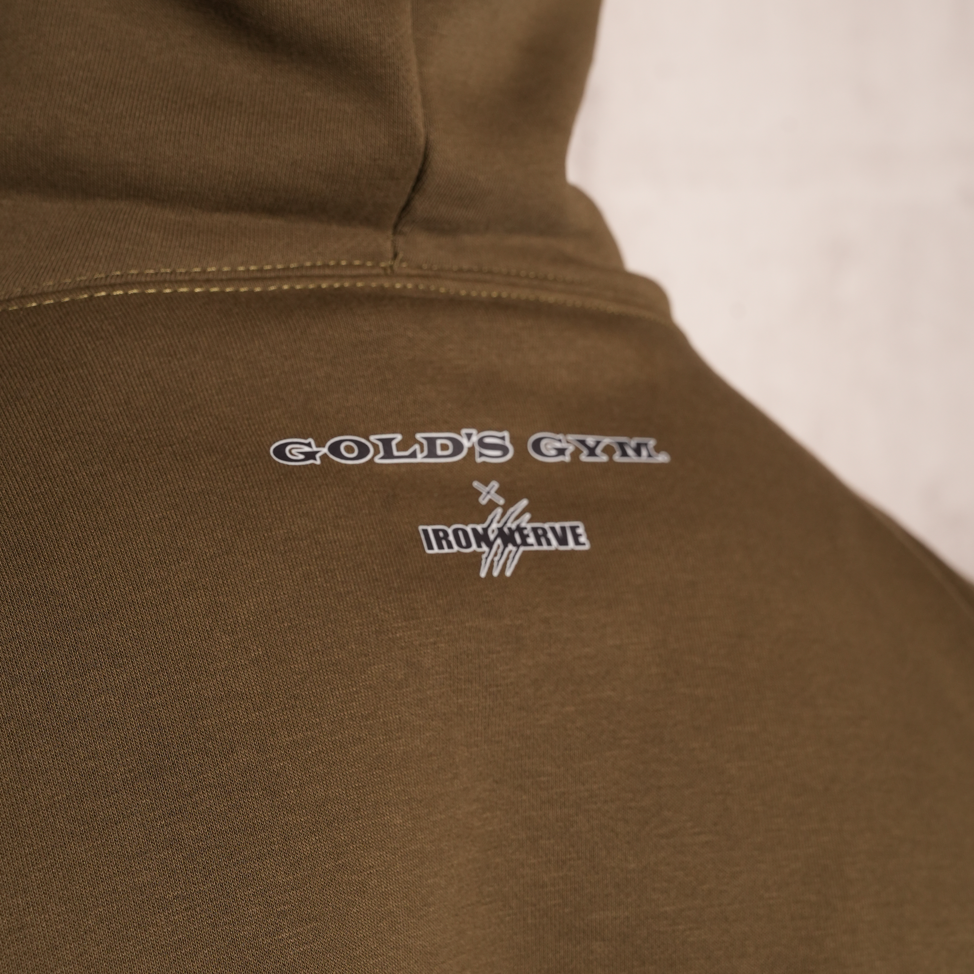 GOLD'S GYM × IRON NERVE COLLABORATION HOODIE – JURASSIC GEAR GOLD'S GYM × IRON NERVE COLLABORATION HOODIE – JURASSIC GEAR